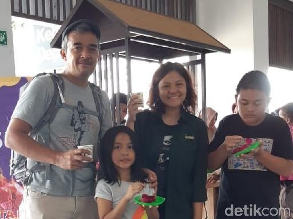 Borong Hasil Panen Petani, Bandara Banyuwangi Gelar Pesta Buah Lokal